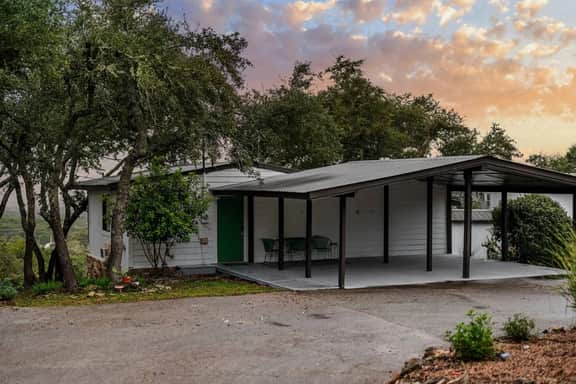 Green Puerta 292 in Wimberley