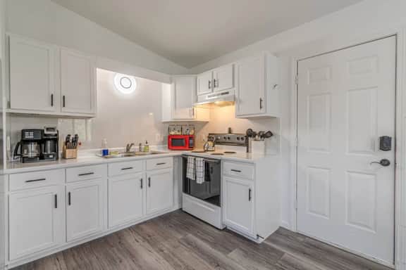 Rojo Puerta 302 in Wimberley