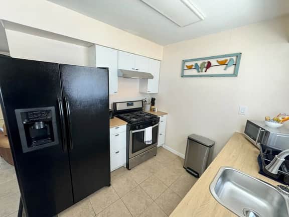 Rustic Charm near Domain, Q2